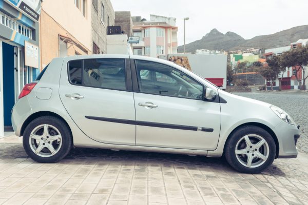 Renault Clio lado